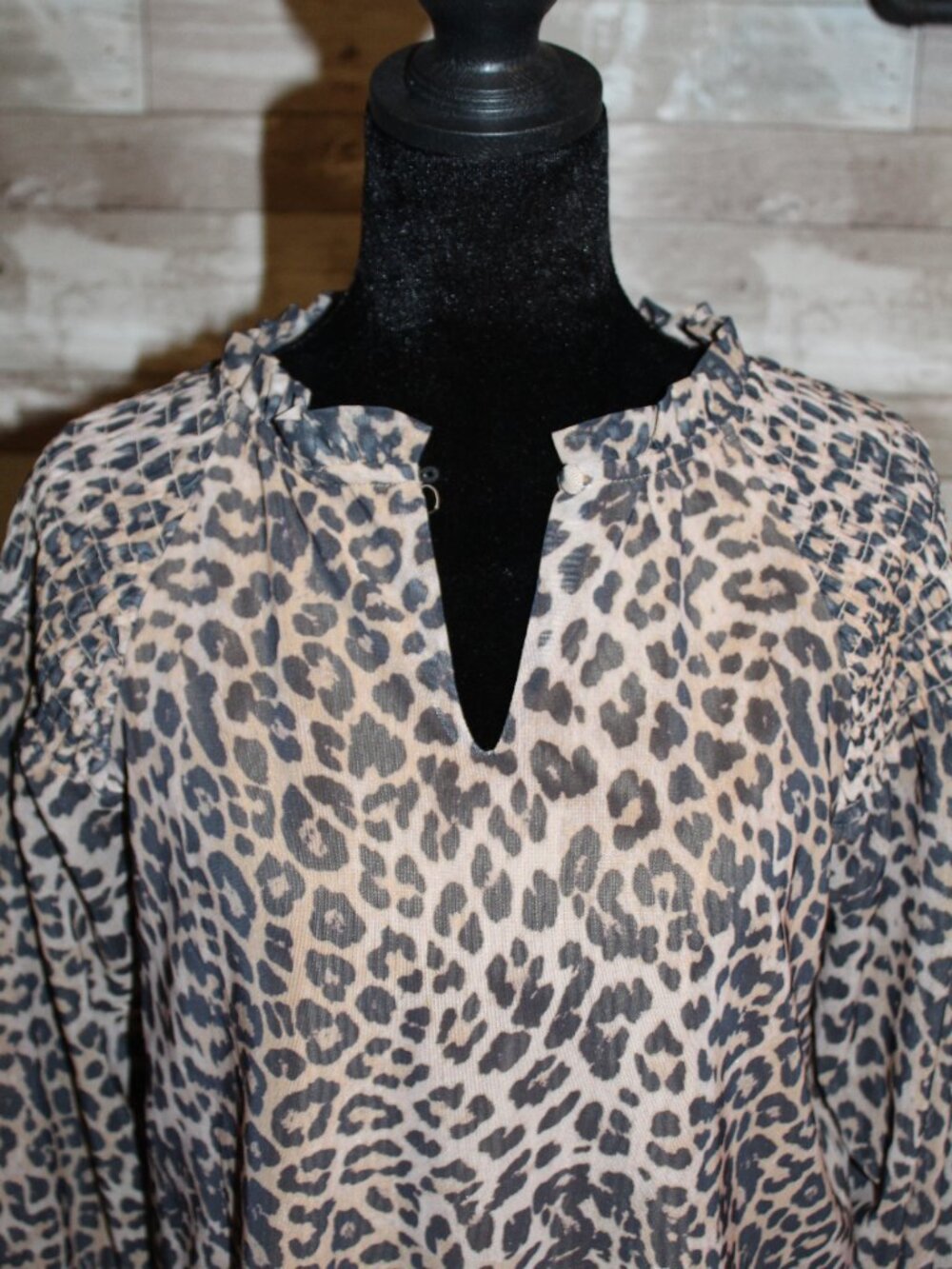 Lightweight Lined Mesh Overlay Leopard Top Business Casual Comfortable Classic